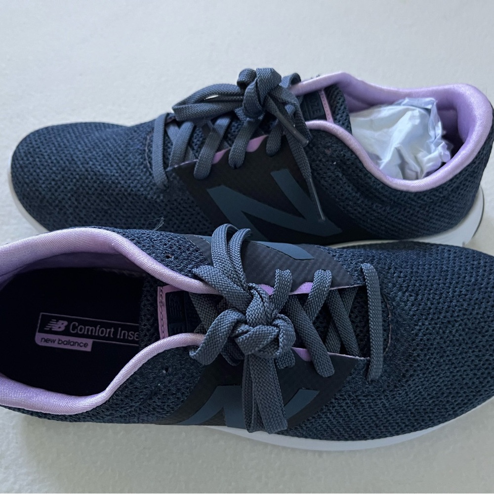 Like New / New Balance “Comfort Insert”
Dark Blue Size 8 Women’s - Worn 2x - Picture 4 of 4